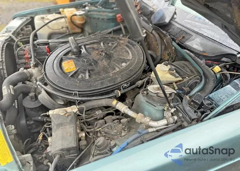 1989 Mercedes-Benz 190 E 2.6 z USA, uszkodzony, nr VIN WDBDA29D2KF614238